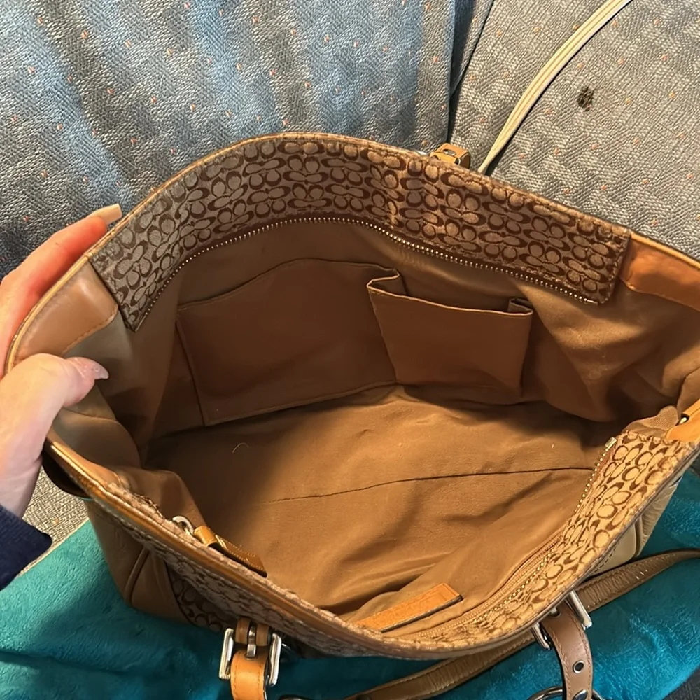 Coach Handbag - Picture 2 of 4